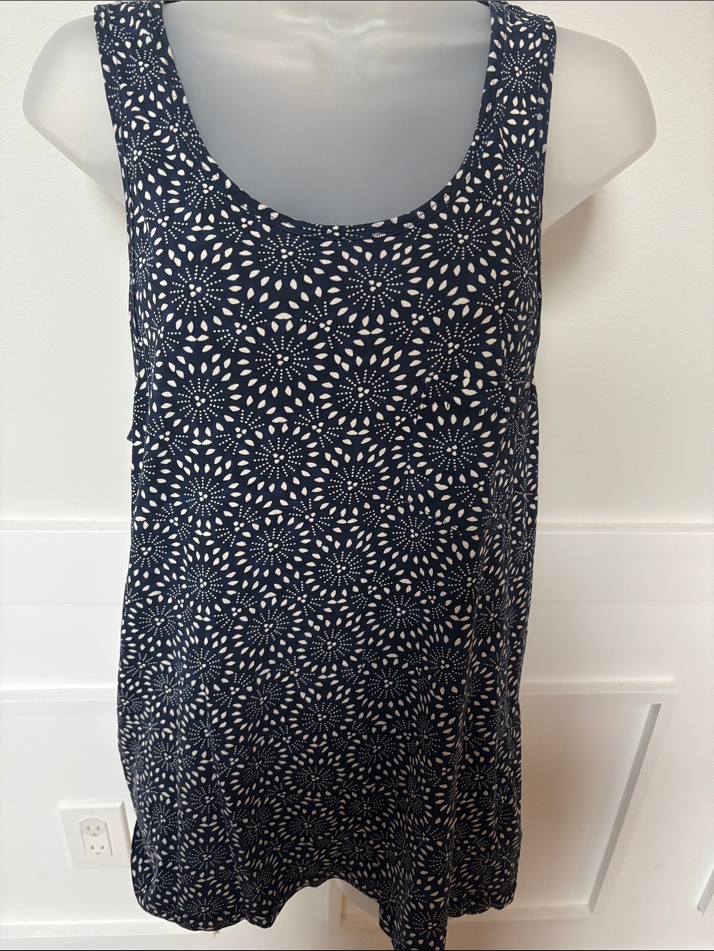 sleeveless L.O.G.G. (Label of Graded Goods) tank top by H&M,size medium